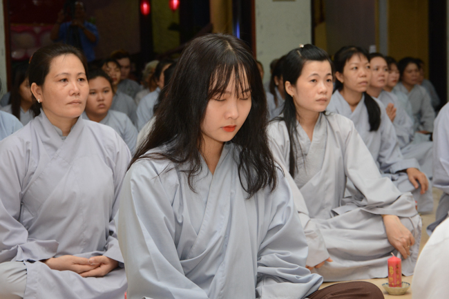 Đêm hoa đăng kỷ niệm đức Phật A-di-đà tại chùa Phước Thiện  – TP. Hồ Chí Minh