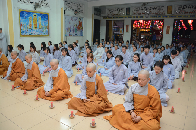 Đêm hoa đăng kỷ niệm đức Phật A-di-đà tại chùa Phước Thiện  – TP. Hồ Chí Minh