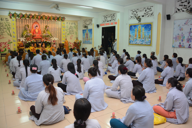 Đêm hoa đăng kỷ niệm đức Phật A-di-đà tại chùa Phước Thiện  – TP. Hồ Chí Minh