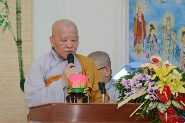 Đêm hoa đăng kỷ niệm đức Phật A-di-đà tại chùa Phước Thiện  – TP. Hồ Chí Minh