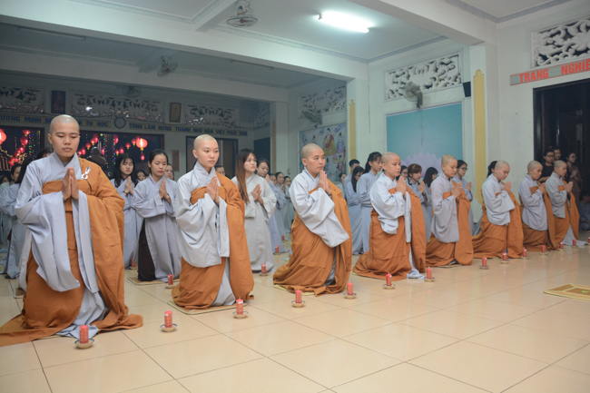 Đêm hoa đăng kỷ niệm đức Phật A-di-đà tại chùa Phước Thiện  – TP. Hồ Chí Minh