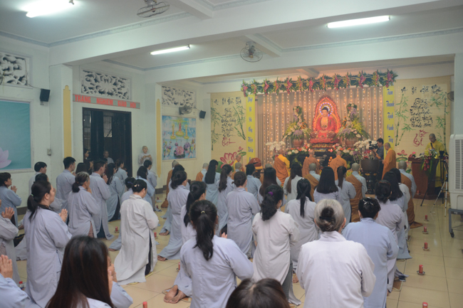 Đêm hoa đăng kỷ niệm đức Phật A-di-đà tại chùa Phước Thiện  – TP. Hồ Chí Minh