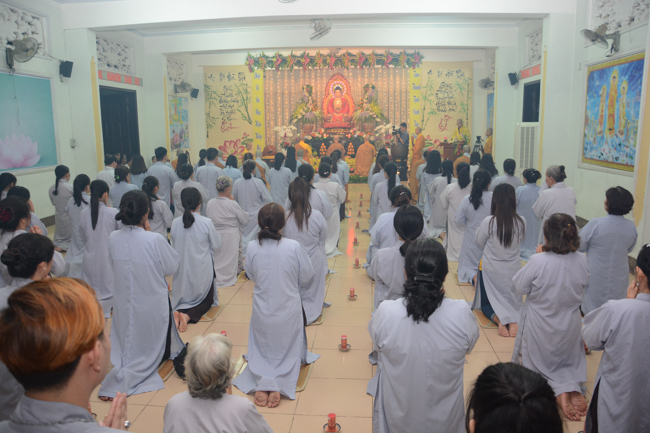 Đêm hoa đăng kỷ niệm đức Phật A-di-đà tại chùa Phước Thiện  – TP. Hồ Chí Minh