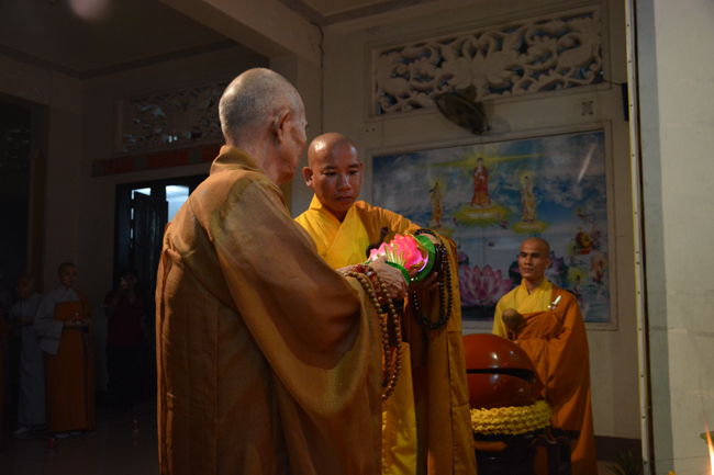 Đêm hoa đăng kỷ niệm đức Phật A-di-đà tại chùa Phước Thiện  – TP. Hồ Chí Minh