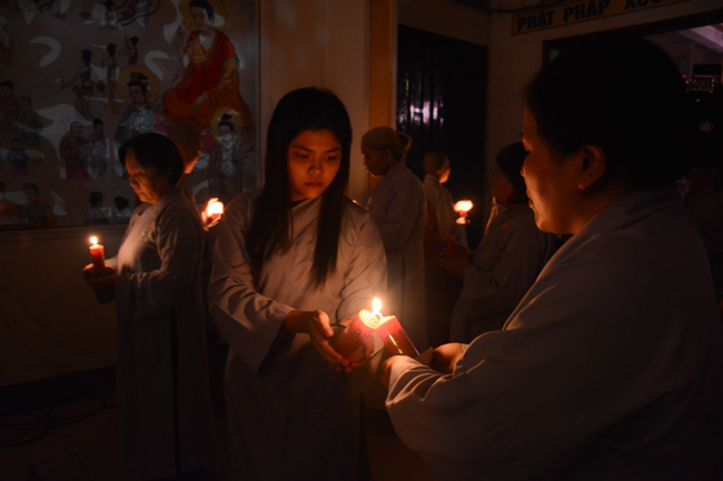 Đêm hoa đăng kỷ niệm đức Phật A-di-đà tại chùa Phước Thiện  – TP. Hồ Chí Minh