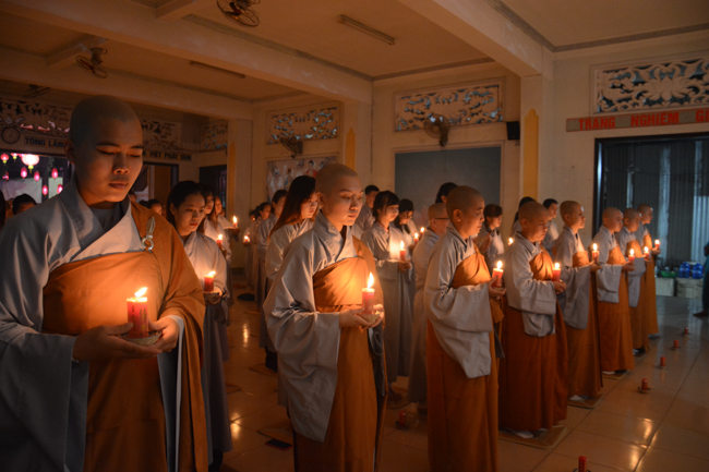 Đêm hoa đăng kỷ niệm đức Phật A-di-đà tại chùa Phước Thiện  – TP. Hồ Chí Minh