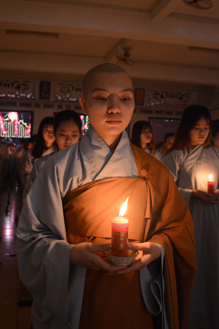 Đêm hoa đăng kỷ niệm đức Phật A-di-đà tại chùa Phước Thiện  – TP. Hồ Chí Minh