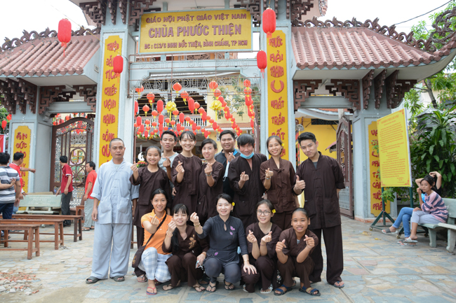 Đêm hoa đăng kỷ niệm đức Phật A-di-đà tại chùa Phước Thiện  – TP. Hồ Chí Minh