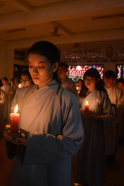 Đêm hoa đăng kỷ niệm đức Phật A-di-đà tại chùa Phước Thiện  – TP. Hồ Chí Minh