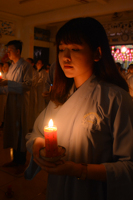 Đêm hoa đăng kỷ niệm đức Phật A-di-đà tại chùa Phước Thiện  – TP. Hồ Chí Minh