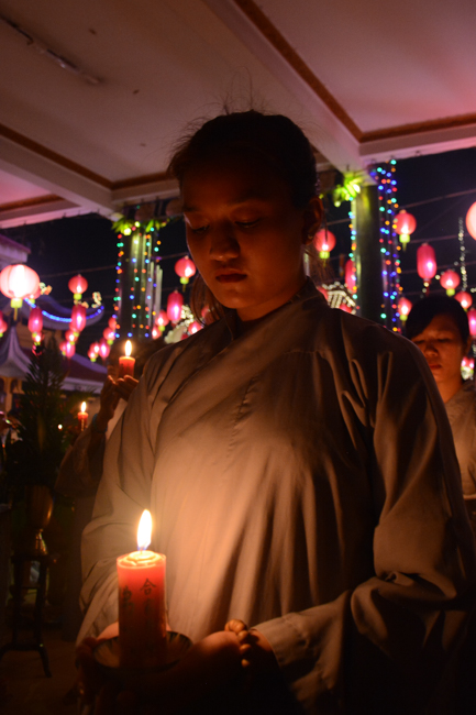 Đêm hoa đăng kỷ niệm đức Phật A-di-đà tại chùa Phước Thiện  – TP. Hồ Chí Minh