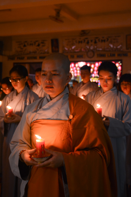 Đêm hoa đăng kỷ niệm đức Phật A-di-đà tại chùa Phước Thiện  – TP. Hồ Chí Minh