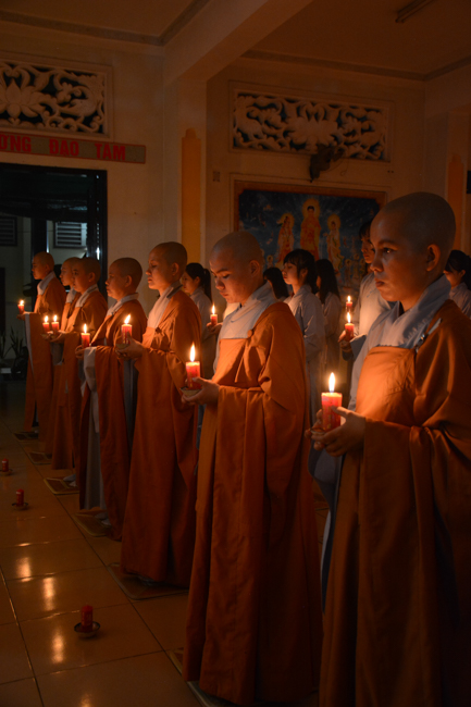 Đêm hoa đăng kỷ niệm đức Phật A-di-đà tại chùa Phước Thiện  – TP. Hồ Chí Minh