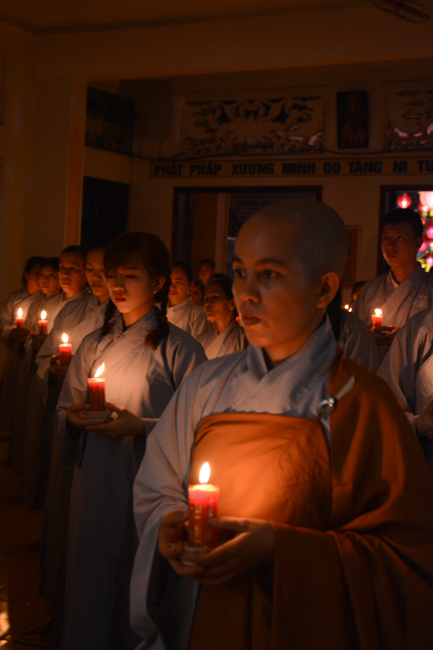 Đêm hoa đăng kỷ niệm đức Phật A-di-đà tại chùa Phước Thiện  – TP. Hồ Chí Minh