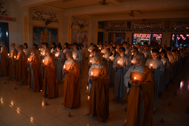 Đêm hoa đăng kỷ niệm đức Phật A-di-đà tại chùa Phước Thiện  – TP. Hồ Chí Minh