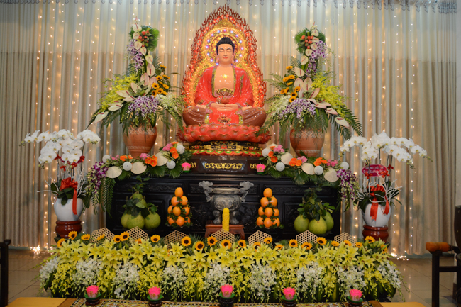 Đêm hoa đăng kỷ niệm đức Phật A-di-đà tại chùa Phước Thiện  – TP. Hồ Chí Minh