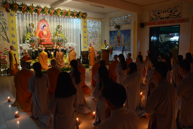 Đêm hoa đăng kỷ niệm đức Phật A-di-đà tại chùa Phước Thiện  – TP. Hồ Chí Minh