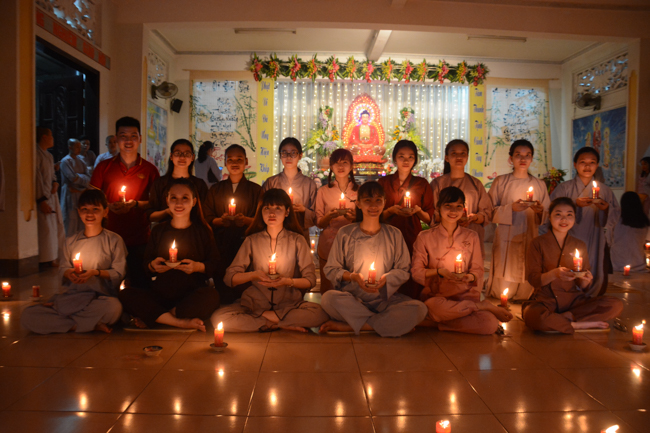 Đêm hoa đăng kỷ niệm đức Phật A-di-đà tại chùa Phước Thiện  – TP. Hồ Chí Minh