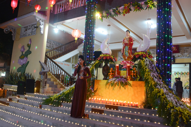 Đêm hoa đăng kỷ niệm đức Phật A-di-đà tại chùa Phước Thiện  – TP. Hồ Chí Minh