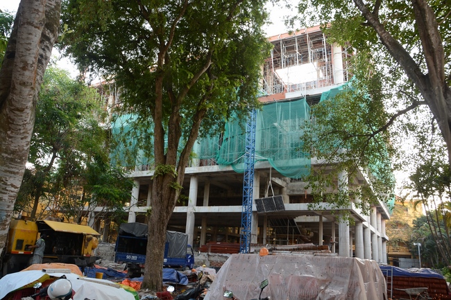 Multifunctional Building's Fifth Floor: Fulfilling Concrete Pouring