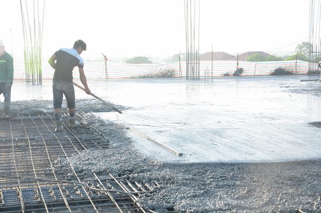 Multifunctional Building's Fifth Floor: Fulfilling Concrete Pouring