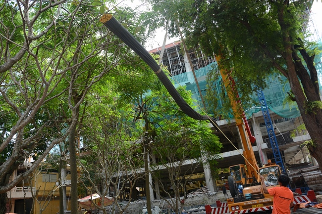 Multifunctional Building's Fifth Floor: Fulfilling Concrete Pouring