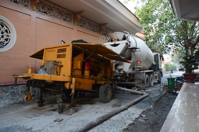 Multifunctional Building's Fifth Floor: Fulfilling Concrete Pouring