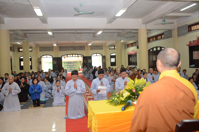 The ceremony of taking refuge at Tay Khanh Pagoda - Thai Binh