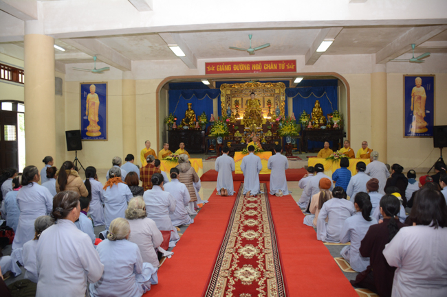 The ceremony of taking refuge at Tay Khanh Pagoda - Thai Binh