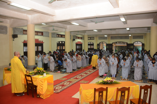 The ceremony of taking refuge at Tay Khanh Pagoda - Thai Binh