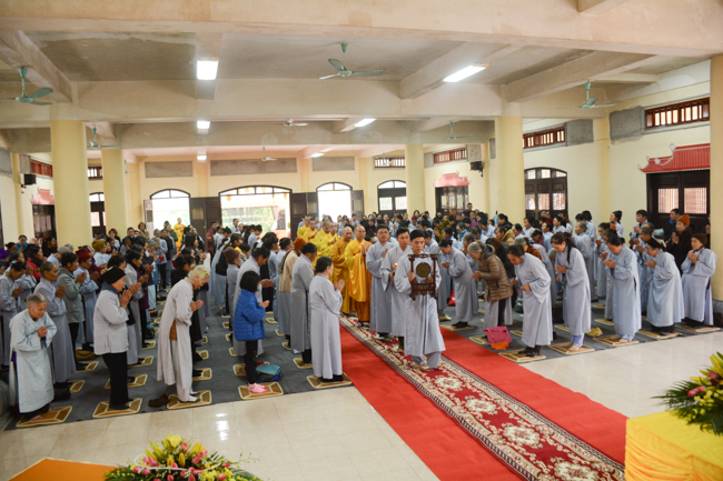 The ceremony of taking refuge at Tay Khanh Pagoda - Thai Binh