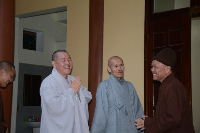 Lantern Lighting Ritual to commemorate Amitabha’s Birthday at Co Am Pagoda – Nghe An