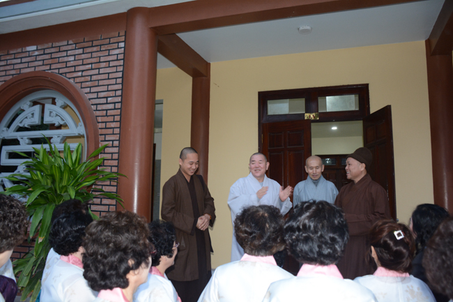 Lantern Lighting Ritual to commemorate Amitabha’s Birthday at Co Am Pagoda – Nghe An