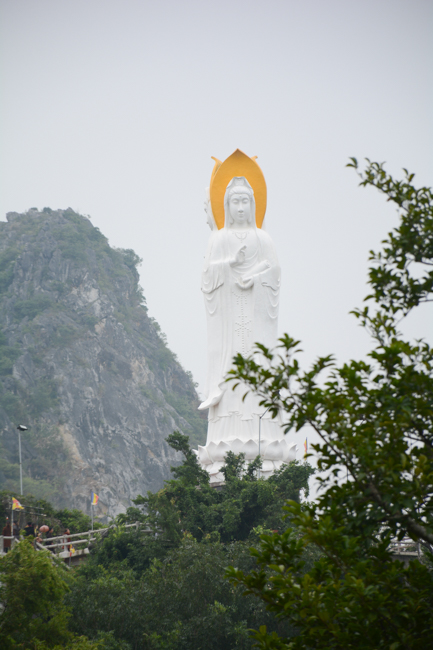 Lantern Lighting Ritual to commemorate Amitabha’s Birthday at Co Am Pagoda – Nghe An