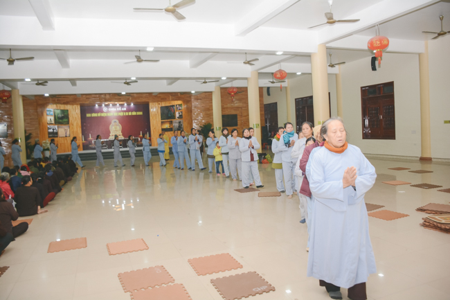 Lantern Lighting Ritual to commemorate Amitabha’s Birthday at Co Am Pagoda – Nghe An