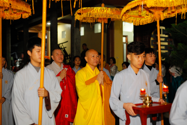 Lantern Lighting Ritual to commemorate Amitabha’s Birthday at Co Am Pagoda – Nghe An