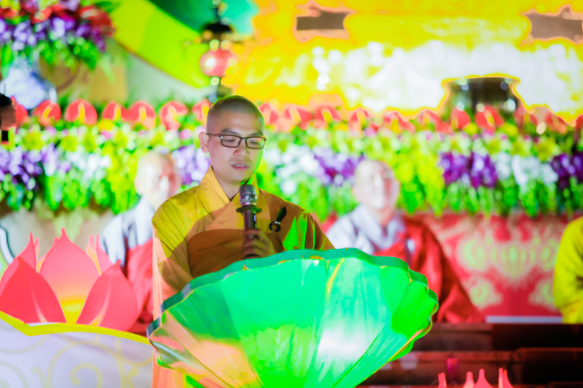 Lantern Lighting Ritual to commemorate Amitabha’s Birthday at Co Am Pagoda – Nghe An