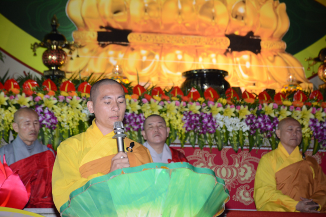 Lantern Lighting Ritual to commemorate Amitabha’s Birthday at Co Am Pagoda – Nghe An
