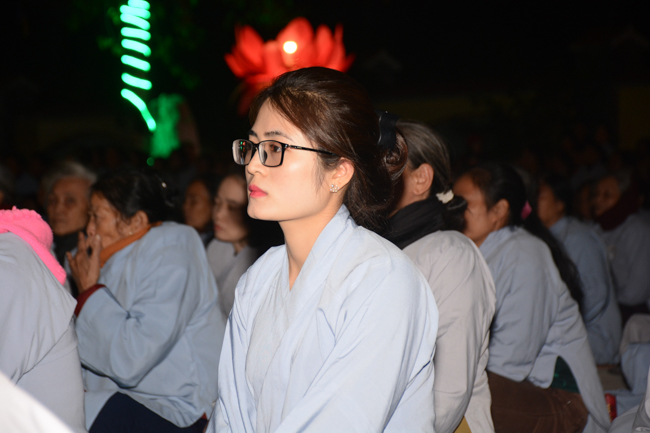 Lantern Lighting Ritual to commemorate Amitabha’s Birthday at Co Am Pagoda – Nghe An