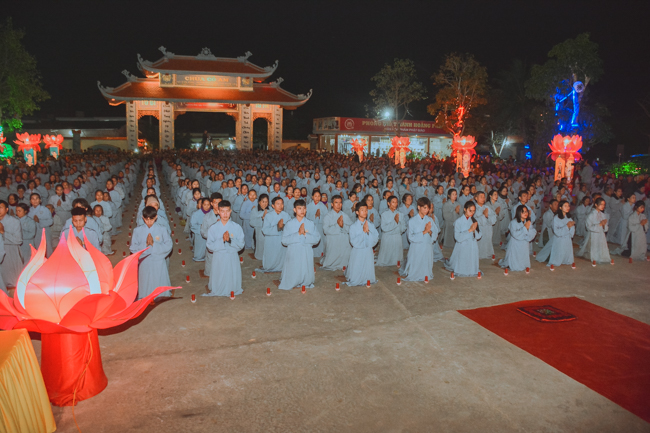 Lantern Lighting Ritual to commemorate Amitabha’s Birthday at Co Am Pagoda – Nghe An