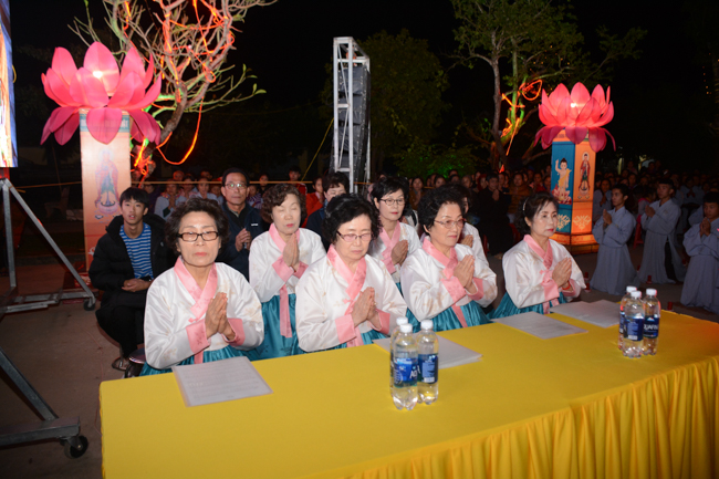 Lantern Lighting Ritual to commemorate Amitabha’s Birthday at Co Am Pagoda – Nghe An