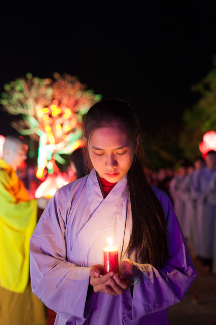 Lantern Lighting Ritual to commemorate Amitabha’s Birthday at Co Am Pagoda – Nghe An