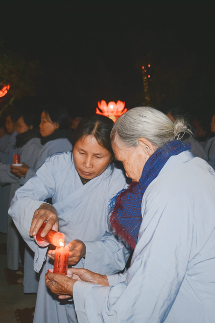 Lantern Lighting Ritual to commemorate Amitabha’s Birthday at Co Am Pagoda – Nghe An