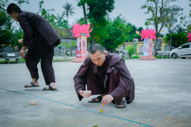 Lantern Lighting Ritual to commemorate Amitabha’s Birthday at Co Am Pagoda – Nghe An