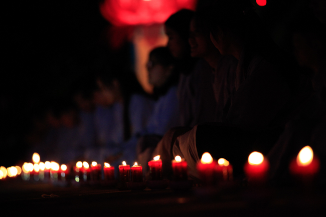 Lantern Lighting Ritual to commemorate Amitabha’s Birthday at Co Am Pagoda – Nghe An