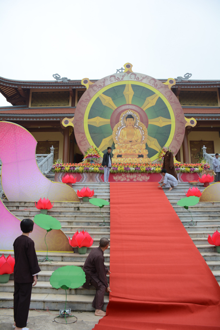 Lantern Lighting Ritual to commemorate Amitabha’s Birthday at Co Am Pagoda – Nghe An