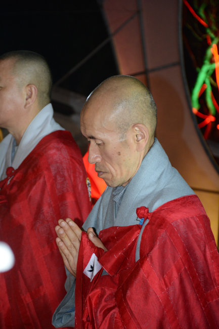 Lantern Lighting Ritual to commemorate Amitabha’s Birthday at Co Am Pagoda – Nghe An