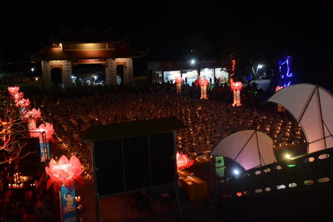 Lantern Lighting Ritual to commemorate Amitabha’s Birthday at Co Am Pagoda – Nghe An