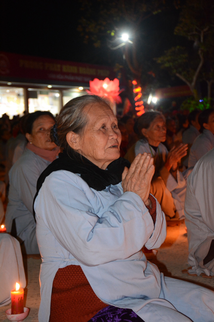 Lantern Lighting Ritual to commemorate Amitabha’s Birthday at Co Am Pagoda – Nghe An