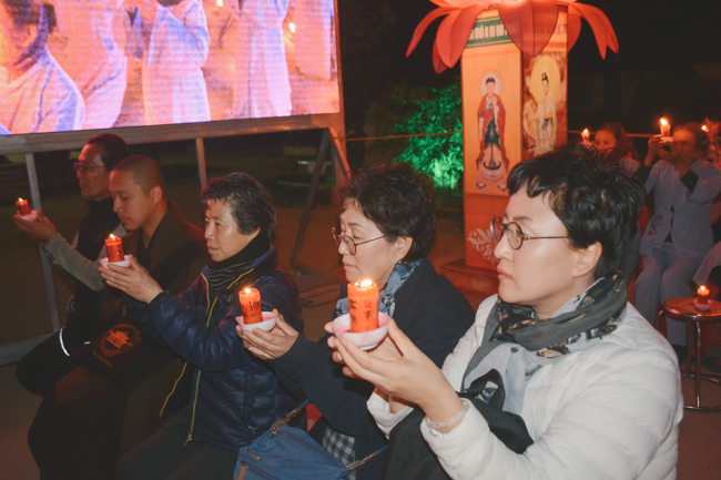 Lantern Lighting Ritual to commemorate Amitabha’s Birthday at Co Am Pagoda – Nghe An